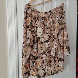 2/$20 Entro off the shoulder sleeve blouse